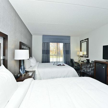 Hampton Inn & Suites Greensboro/Coliseum Area Eksteriør bilde