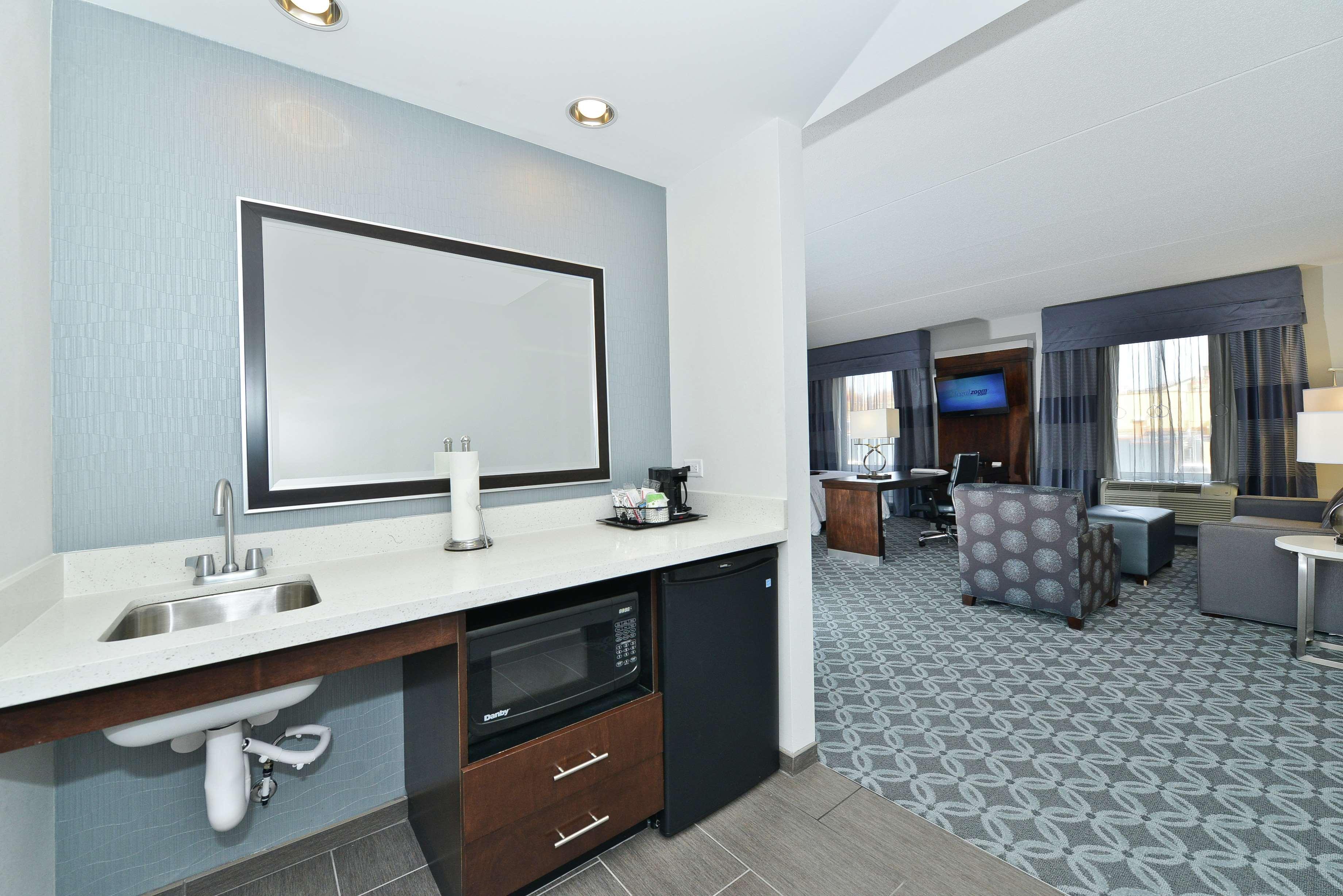 Hampton Inn & Suites Greensboro/Coliseum Area Eksteriør bilde