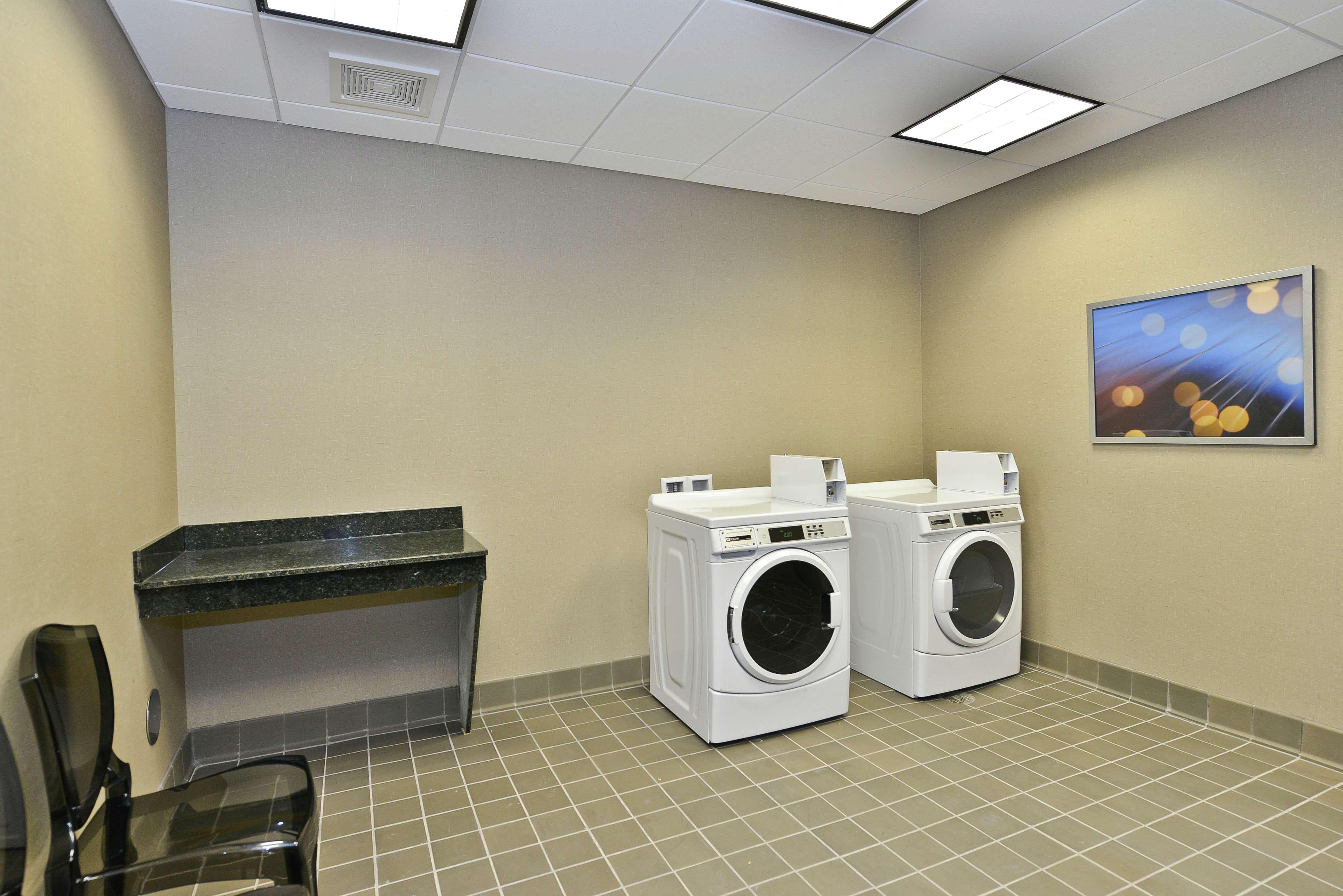 Hampton Inn & Suites Greensboro/Coliseum Area Eksteriør bilde