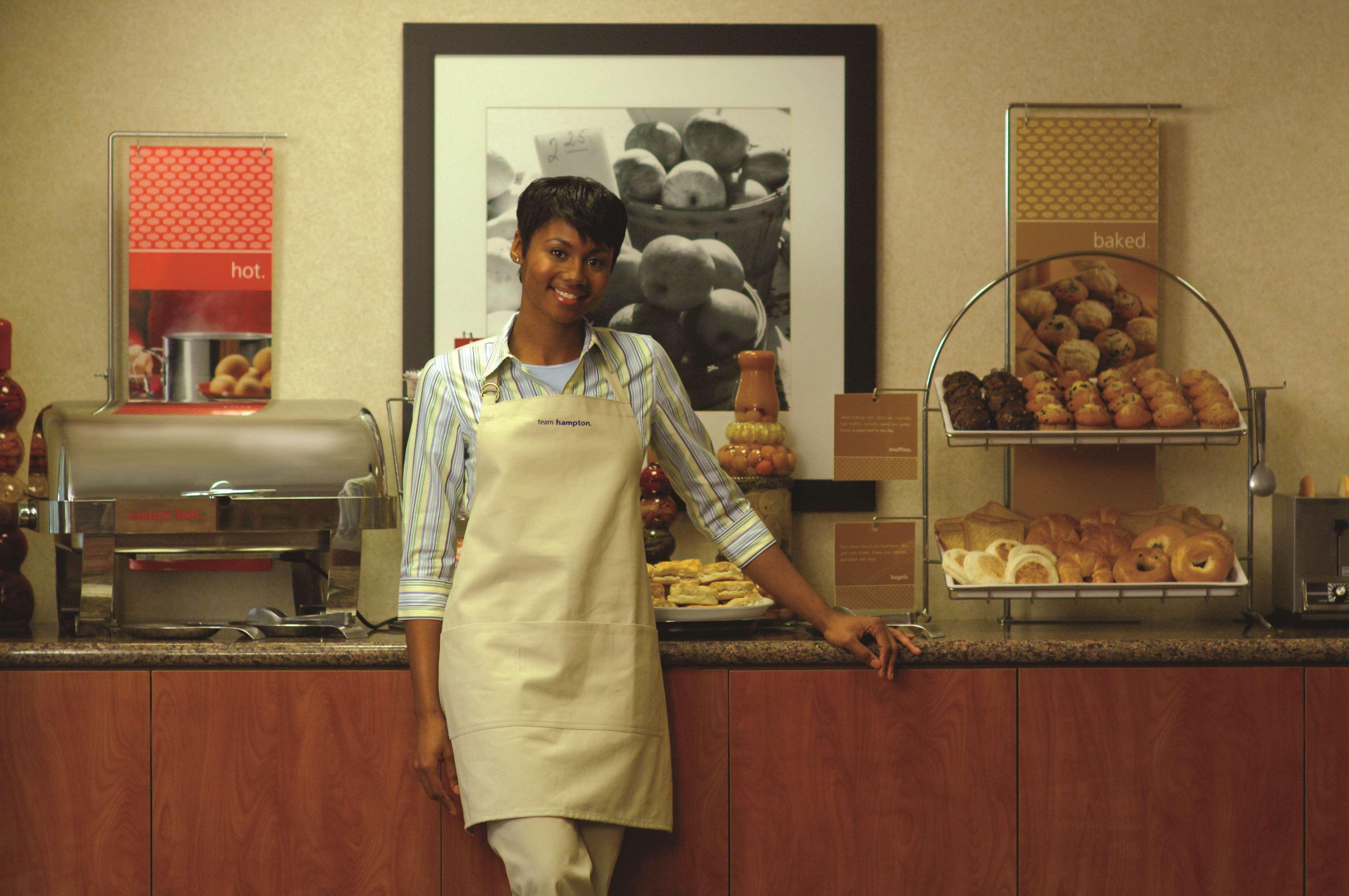 Hampton Inn & Suites Greensboro/Coliseum Area Restaurant bilde