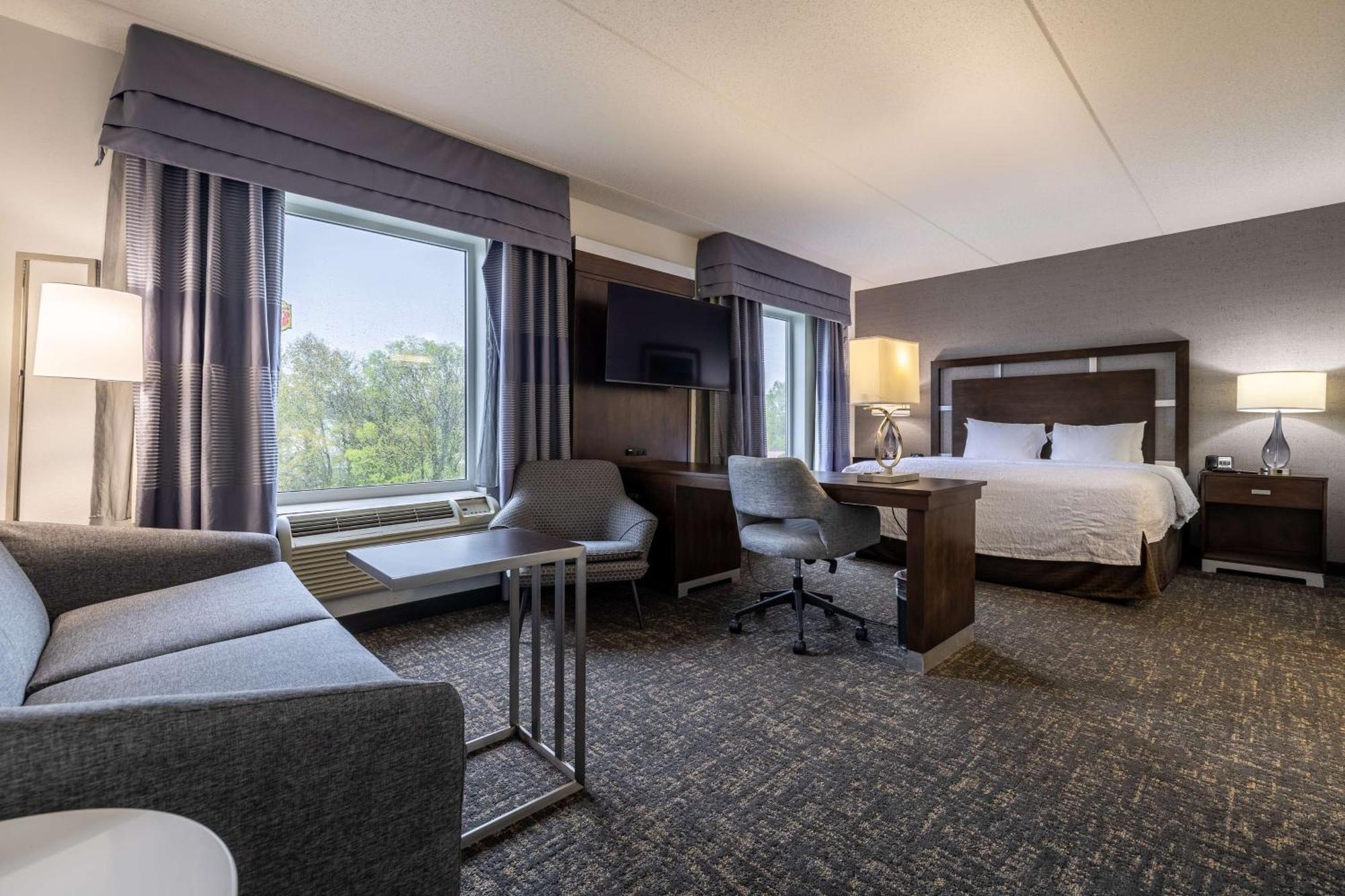 Hampton Inn & Suites Greensboro/Coliseum Area Eksteriør bilde