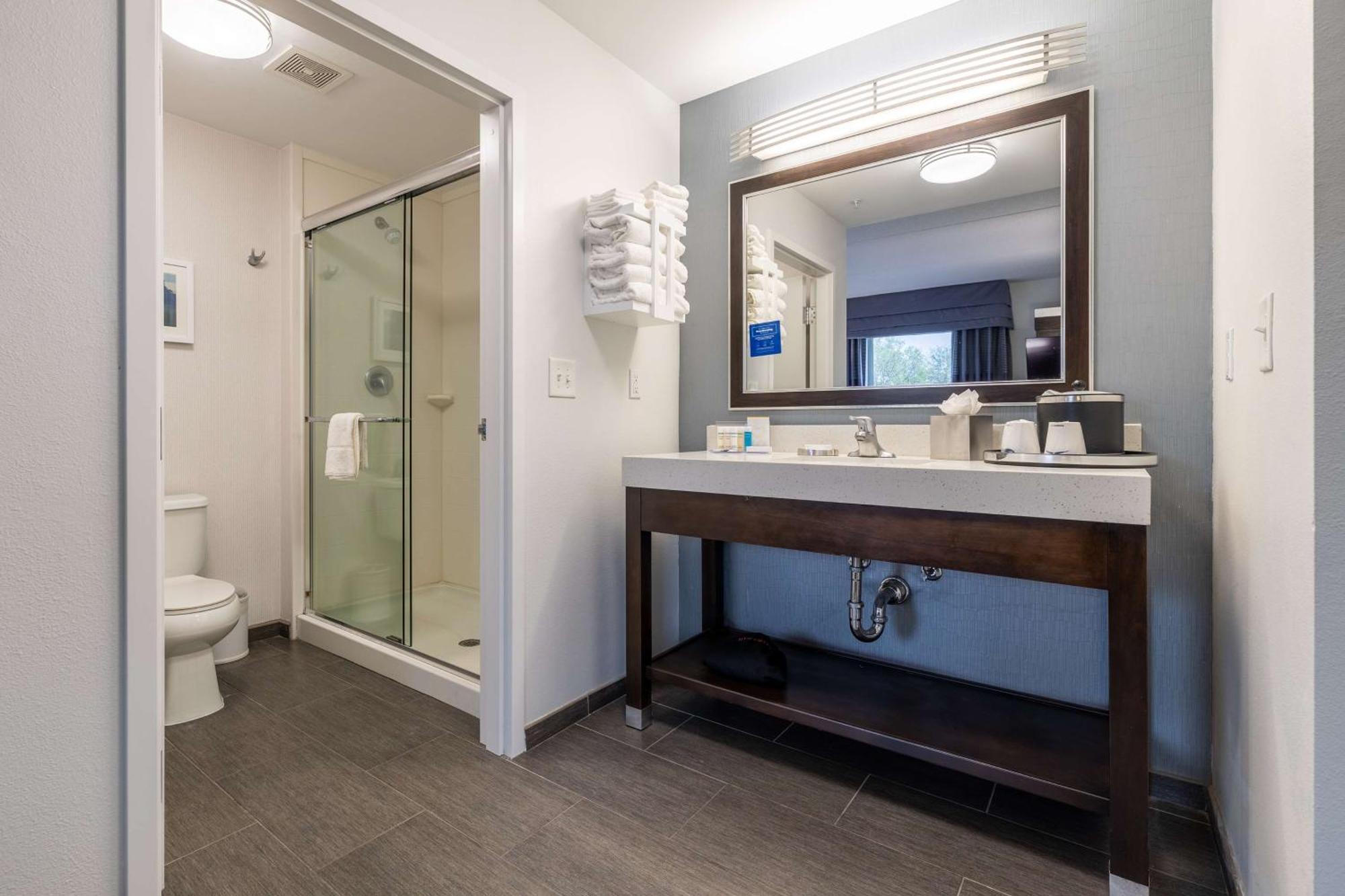 Hampton Inn & Suites Greensboro/Coliseum Area Eksteriør bilde