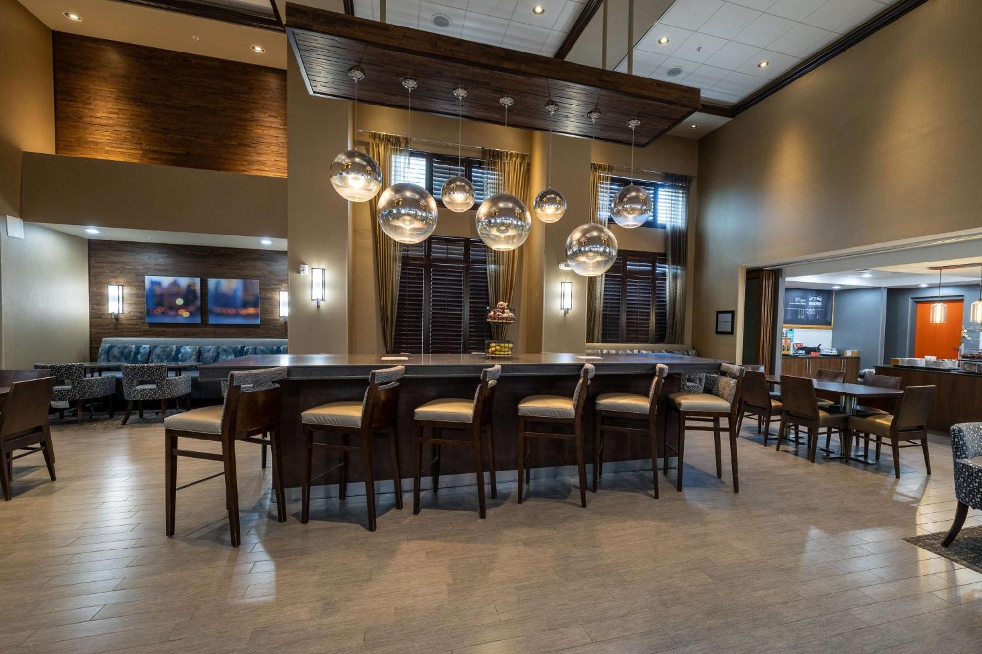Hampton Inn & Suites Greensboro/Coliseum Area Eksteriør bilde