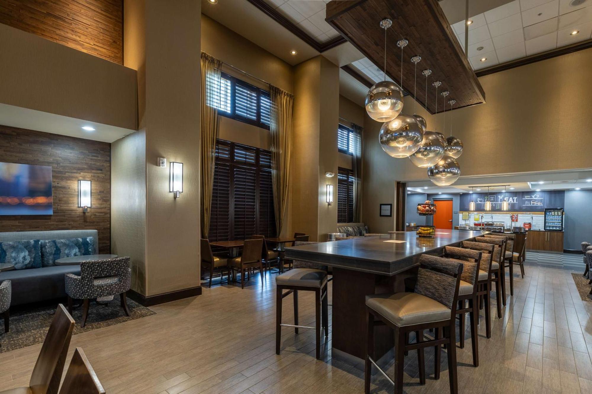 Hampton Inn & Suites Greensboro/Coliseum Area Eksteriør bilde
